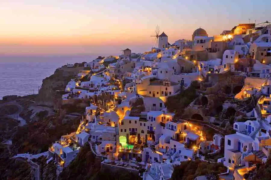 Lạc Lối Ở Santorini Giữa Thu, “Thánh Địa” Của Nghệ Thuật Và Sự Sang Trọng